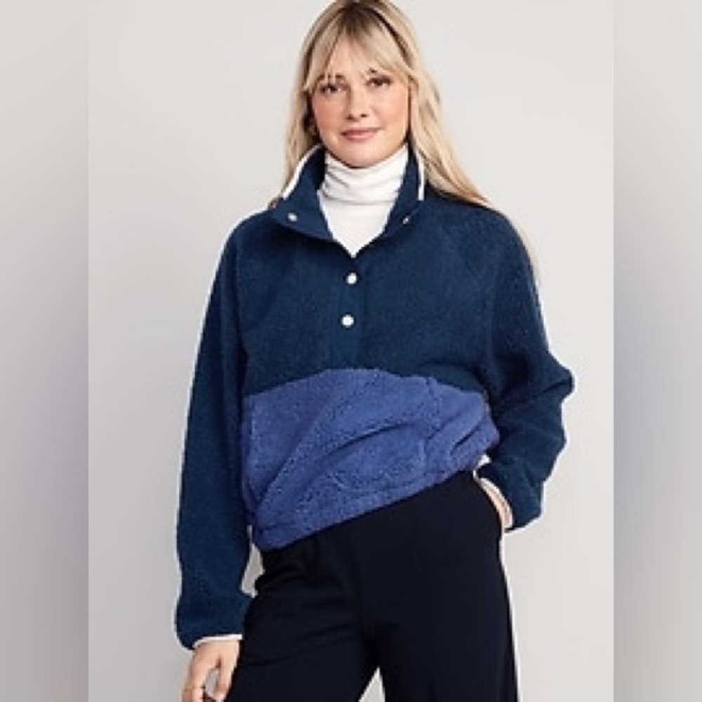 Old Navy two-toned oversized Sherpa sweatshirt